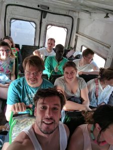 In de bus naar Yene