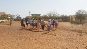 Groep bezoekt de school